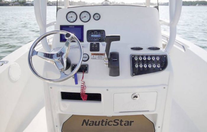 NauticStar Boats 2102 Legacy Helm